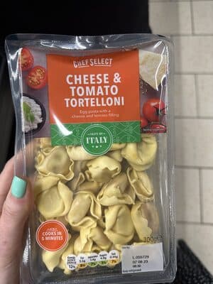 Cheese and tomato tortellini