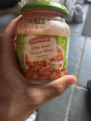 White beans in tomato sauce
