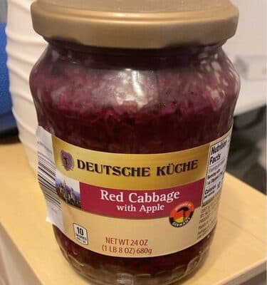 Red cabbage with apple