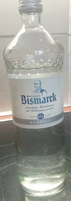 Natrliches Mineralwasser mit Kohlensure