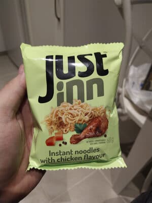 Instant Noodles with Chicken Flavour