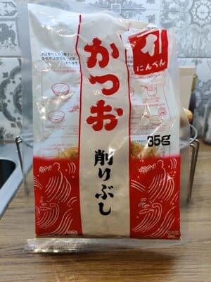 Bonito flakes (katsuobushi)