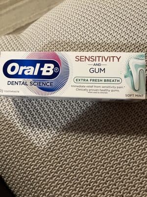 Oral-B SENSITIVITY AND GUM