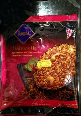 Dalmooth - Spiced lentils with crist gram flour strands and cashew nuts