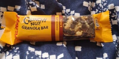 Crunchy nut granola bar