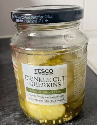 Crinkle cut gherkins