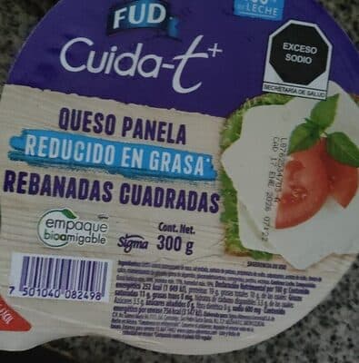 Queso panela bajo en grasa en rebanadas cuadradas