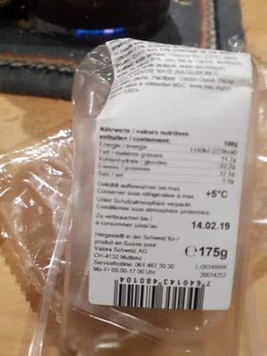 Sandwich avec du produit base de thon et oeufs